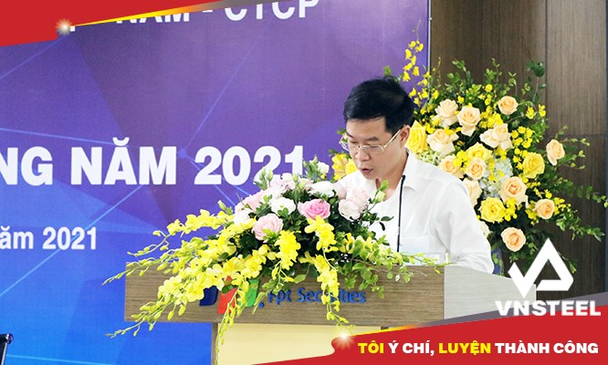 Ông Phạm Khiếu Thành - Trưởng ban Tài chính Kế toán Tổng công ty trình bày Báo cáo tài chính riêng và Báo cáo tài chính hợp nhất năm 2020 đã được kiểm toán và kế hoạch phân phối lợi nhuận sau thuế năm 2020 của Tổng công ty Thép Việt Nam - CTCP