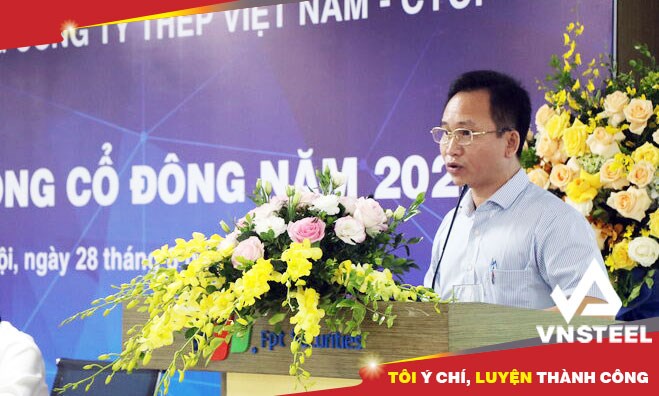 Mr. Le Xuan Anh - Head of the Vote Counting Committee instructs shareholders to vote and conduct the election of members of the Board of Directors and members of the Supervisory Board.