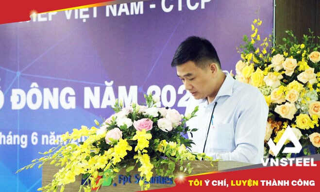 Ông Nguyễn Minh Giáp - ban Thư ký trình bày dự thảo Biên bản họp Đại hội đồng cổ đông năm 2021 của VNSTEEL