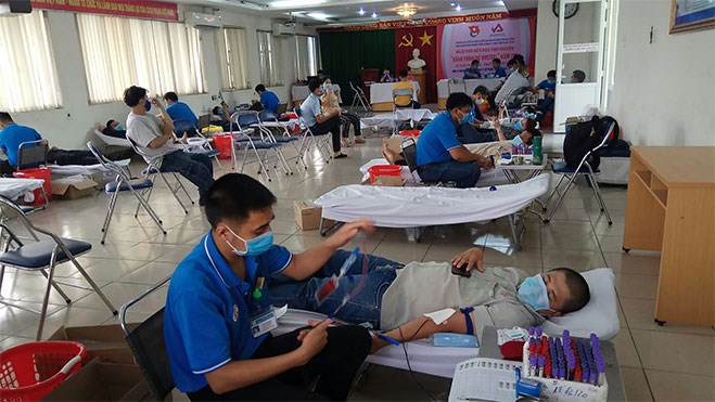 Số lượng tình nguyện viên của công ty tham gia hiến máu rất đông