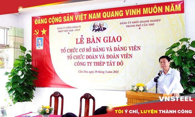 Đồng chí Huỳnh Văn Truyền - Thành ủy viên, Bí thư Đảng ủy Khối Doanh nghiệp Tp Cần Thơ phát biểu tại buổi lễ