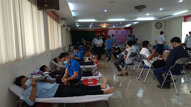 With the enthusiasm and dedication of the collective leadership, cadres, union members and employees of regional units, Voluntary Blood Donation - VNSTEEL Red Journey 2021, Border area Hoa Dong Nai has had great success and continues to contribute to brin