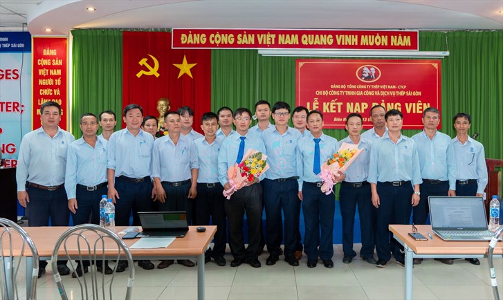 Lễ kết nạp đảng viên mới trong không khí đón chào Xuân mới - Quý Mão 2023 của Chi bộ Công ty TNHH Gia công và Dịch vụ Thép Sài Gòn