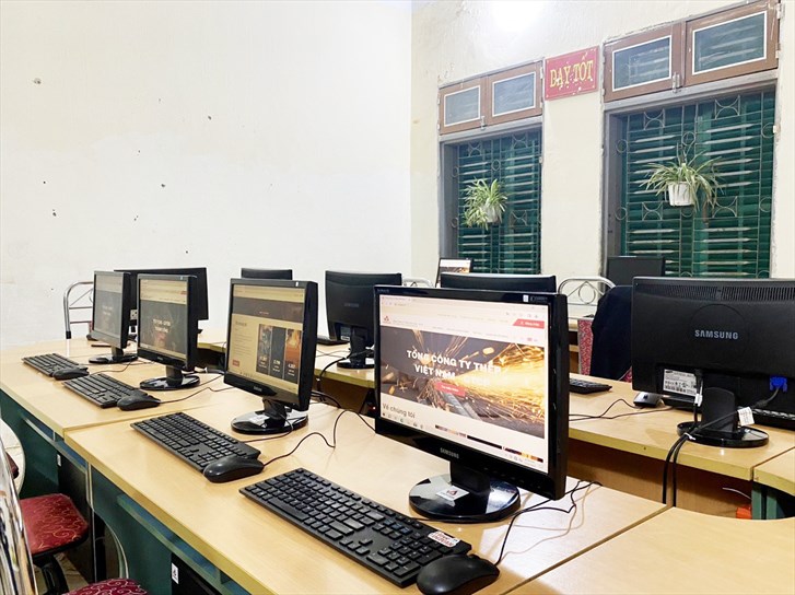 Phòng máy tính trong mơ của các em học sinh Tạ Bú