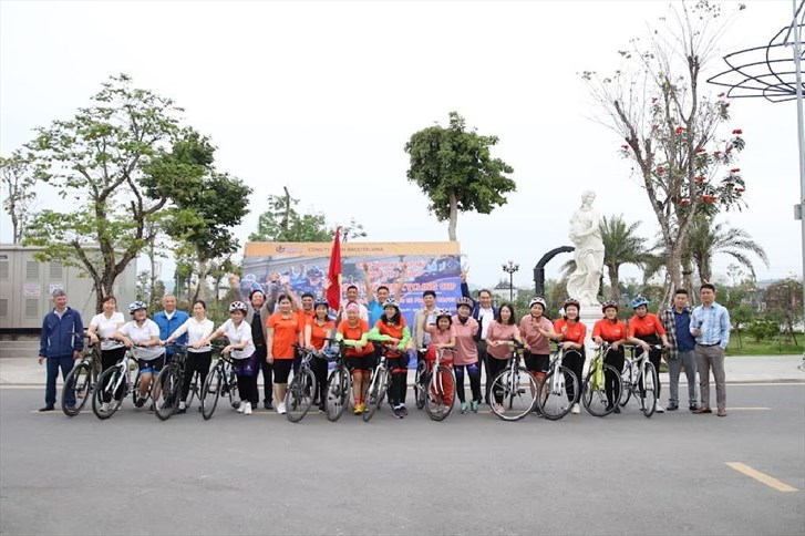 Công đoàn Thép Việt - Sing tổ chức giải đua xe đạp nữ CNV lần thứ nhất năm 2023