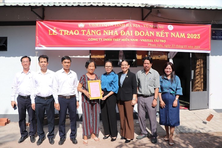 Thép Miền Nam - VNSTEEL trao nhà đại đoàn kết cho hộ nghèo tại tỉnh Bà Rịa  Vũng Tàu.