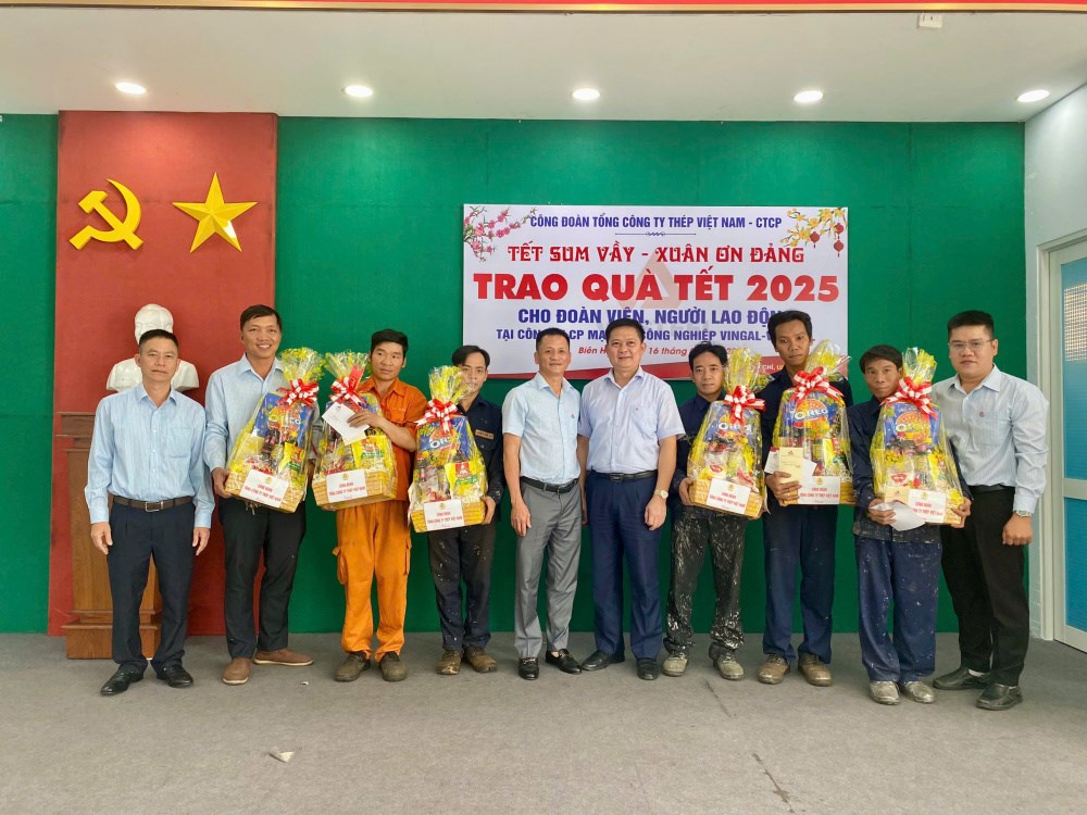 cong-doan-tong-cong-ty-thep-viet-nam-ctcp--gianh-gan-800-trieu-dong-cham-lo-cho-nguoi-lao-dong-tet-at-ty-2025_678dd7d2a2fdb