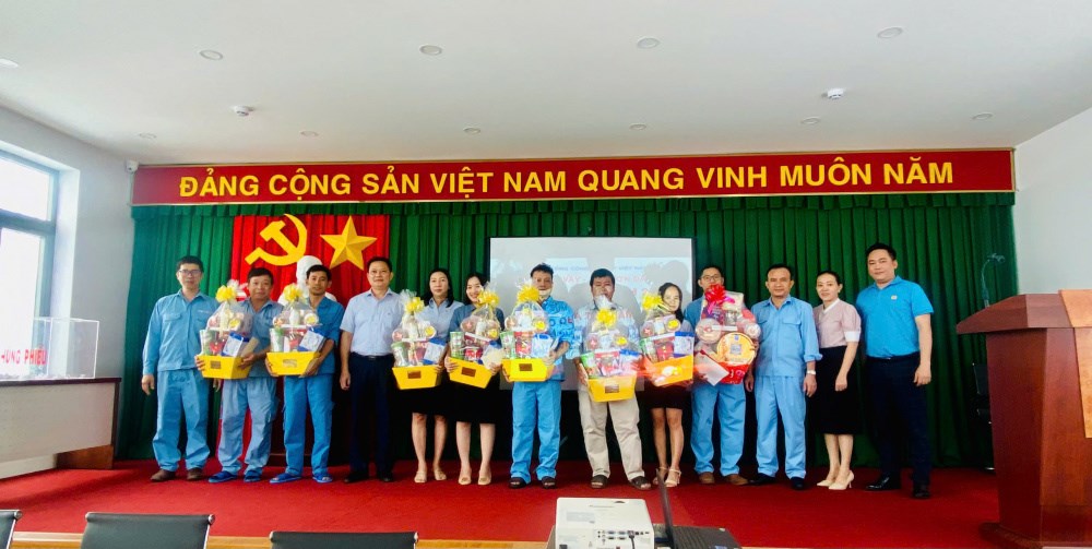 cong-doan-tong-cong-ty-thep-viet-nam-ctcp--gianh-gan-800-trieu-dong-cham-lo-cho-nguoi-lao-dong-tet-at-ty-2025_678dda33b42b2