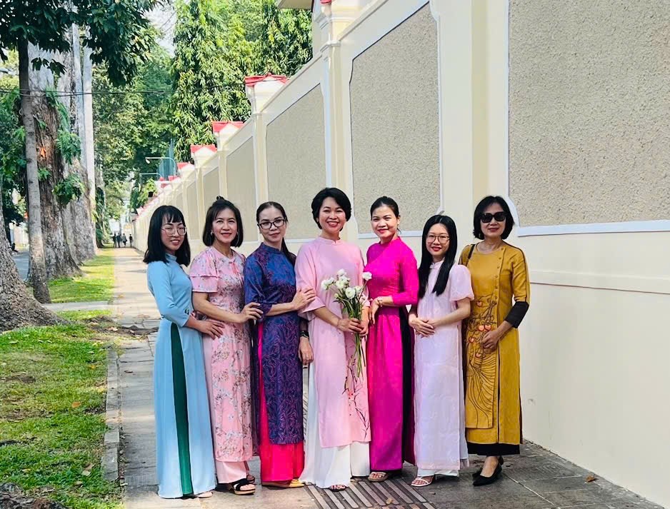 tong-cong-ty-thep-viet-nam-ctcp--ao-dai-em-mac-dat-troi-cung-nghieng_67c920ccadbdc