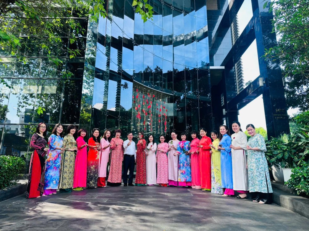 tong-cong-ty-thep-viet-nam-ctcp--ao-dai-em-mac-dat-troi-cung-nghieng_67caa13f15f04