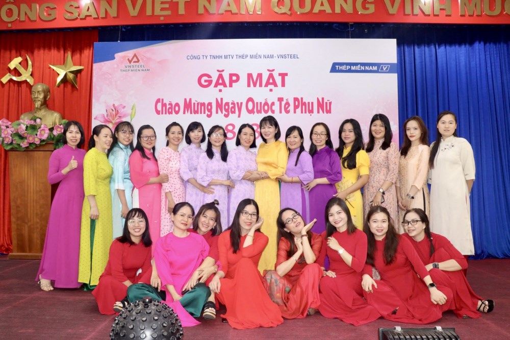 tong-cong-ty-thep-viet-nam-ctcp--ao-dai-em-mac-dat-troi-cung-nghieng_67caa15150073