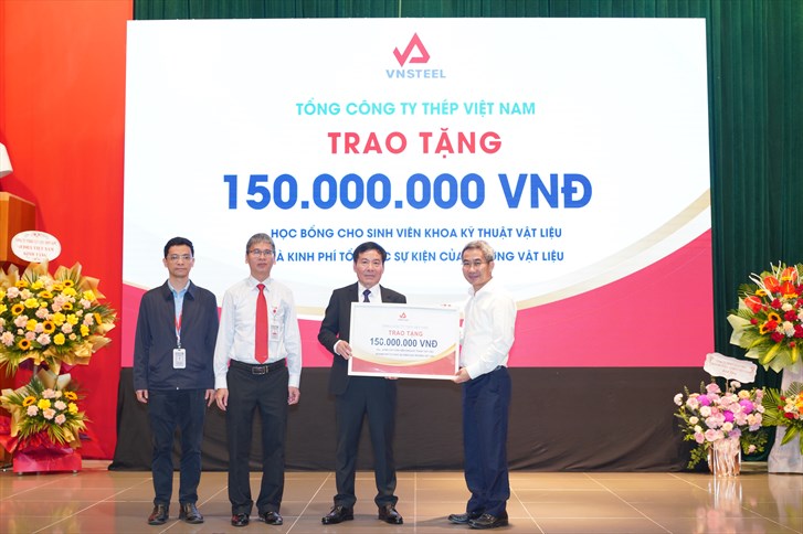 Tổng công ty Thép Việt Nam - CTCP trao học bổng cho sinh viên Đại học Bách khoa Hà Nội