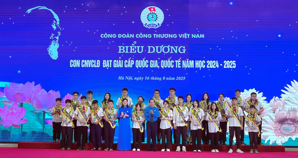 cong-doan-tong-cong-ty-thep-viet-nam-ctcp--2-gia-dinh-cnld-tieu-bieu-va-4-chau-dat-giai-cap-quoc-gia-duoc-cong-doan-cong-thuong-khen-thuong_68a180a6b7aec