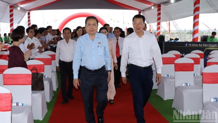 Chủ tịch Quốc hội dự khởi động dự án chào mừng ngày bầu cử