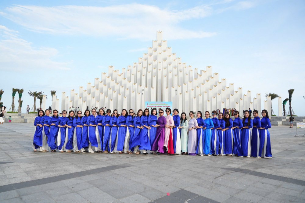 nu-cong-tong-cong-ty-thep-viet-nam-ctcp--xung-danh--bong-hong-thep_69bcab439d5fd