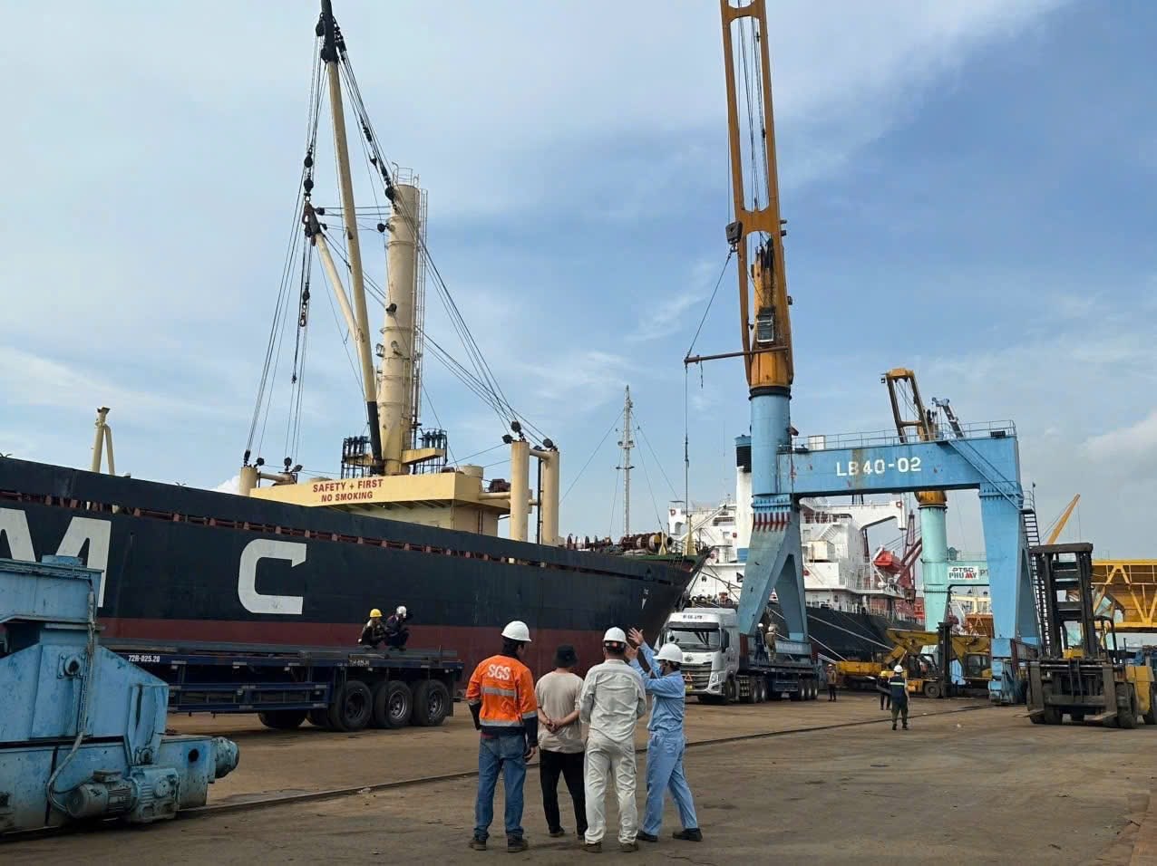 anh-3.-he-thong-cang-va-tau-bien-cua-thep-mien-nam-cho-thay-mot-hanh-trinh-san-xuat-thep-khep-kin-hieu-qua-va-chien-luoc.