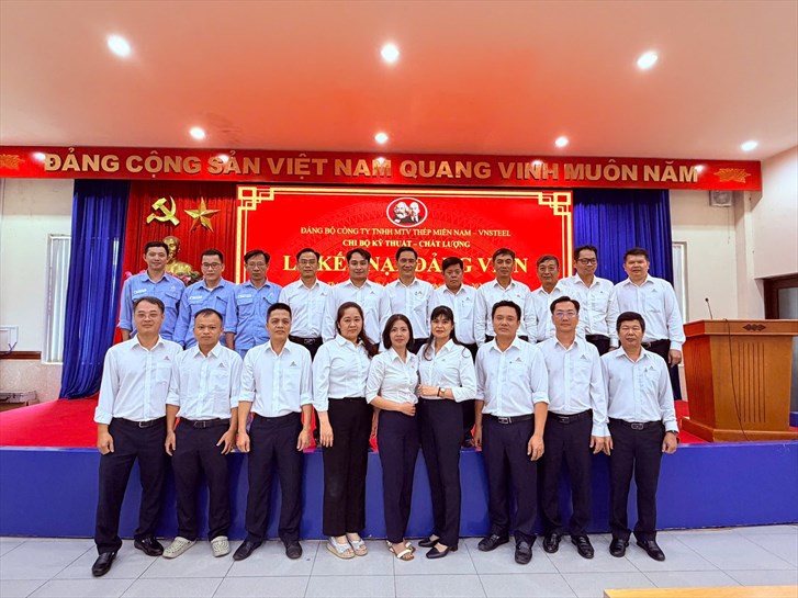 Chi bộ Kỹ thuật - Chất lượng tổ chức lễ kết nạp Đảng viên mới: Tăng cường sức trẻ và bản lĩnh cho đội ngũ chuyên môn