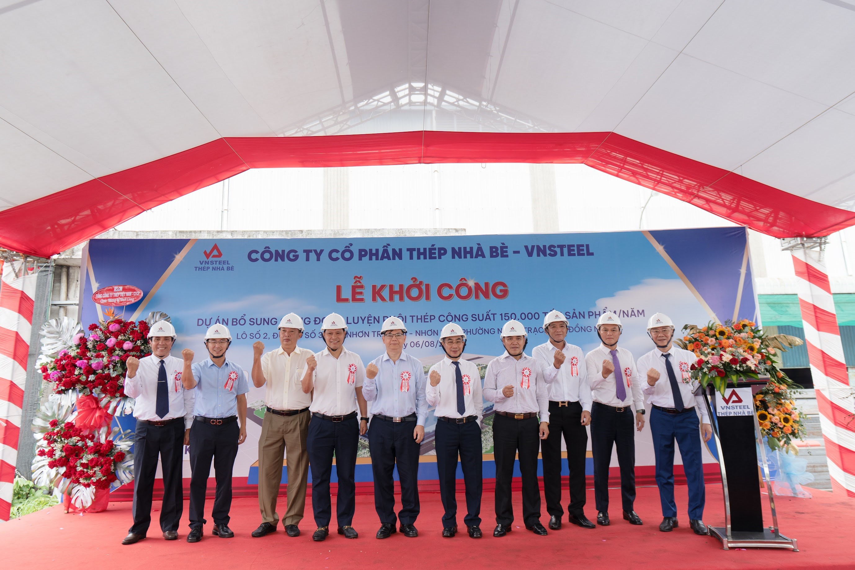 Đại biểu chụp hình lưu niệm_1