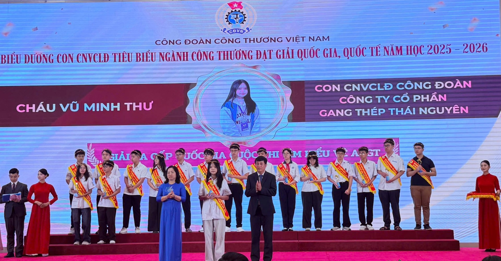 cha-me-cham-viec--con-cham-hoc--qua-ngot-cua-nguoi-lao-dong-tong-cong-ty-thep-viet-nam_6a8bab0be1133
