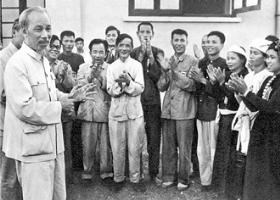 Vận dụng Tư tưởng Hồ Chí Minh về đức và tài của người cán bộ cách mạng trong giai đoạn hiện nay