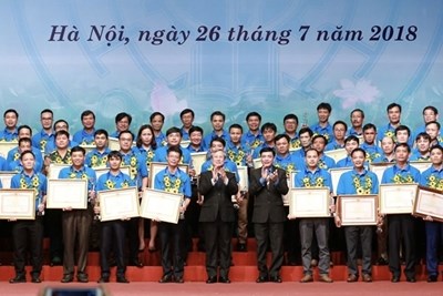 3 đoàn viên công đoàn VNSTEEL nhận giải thưởng Nguyễn Đức Cảnh