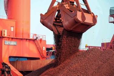 Bloomberg: Khi thu mua quặng sắt ngày càng giống mua hàng trên Amazon
