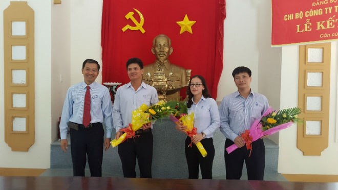 Chi bộ Công ty TNHH Gia Công và Dịch Vụ Thép Sài Gòn tổ chức chương trình về nguồn và lễ kết nạp đảng viên mới