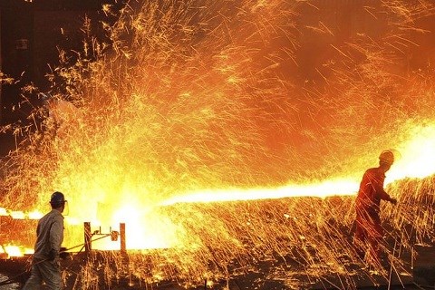 Trung Quốc vẫn ồ ạt luyện thép, giá quặng sắt lại phục hồi