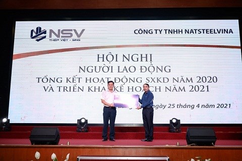 Công đoàn Tổng công ty Thép Việt Nam – CTCP: Tặng quà cho người lao động NatSteelVina nhân tháng công nhân