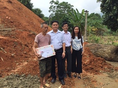 Tổng Công ty Thép Việt Nam hỗ trợ 200 triệu đồng cho người dân vùng lũ